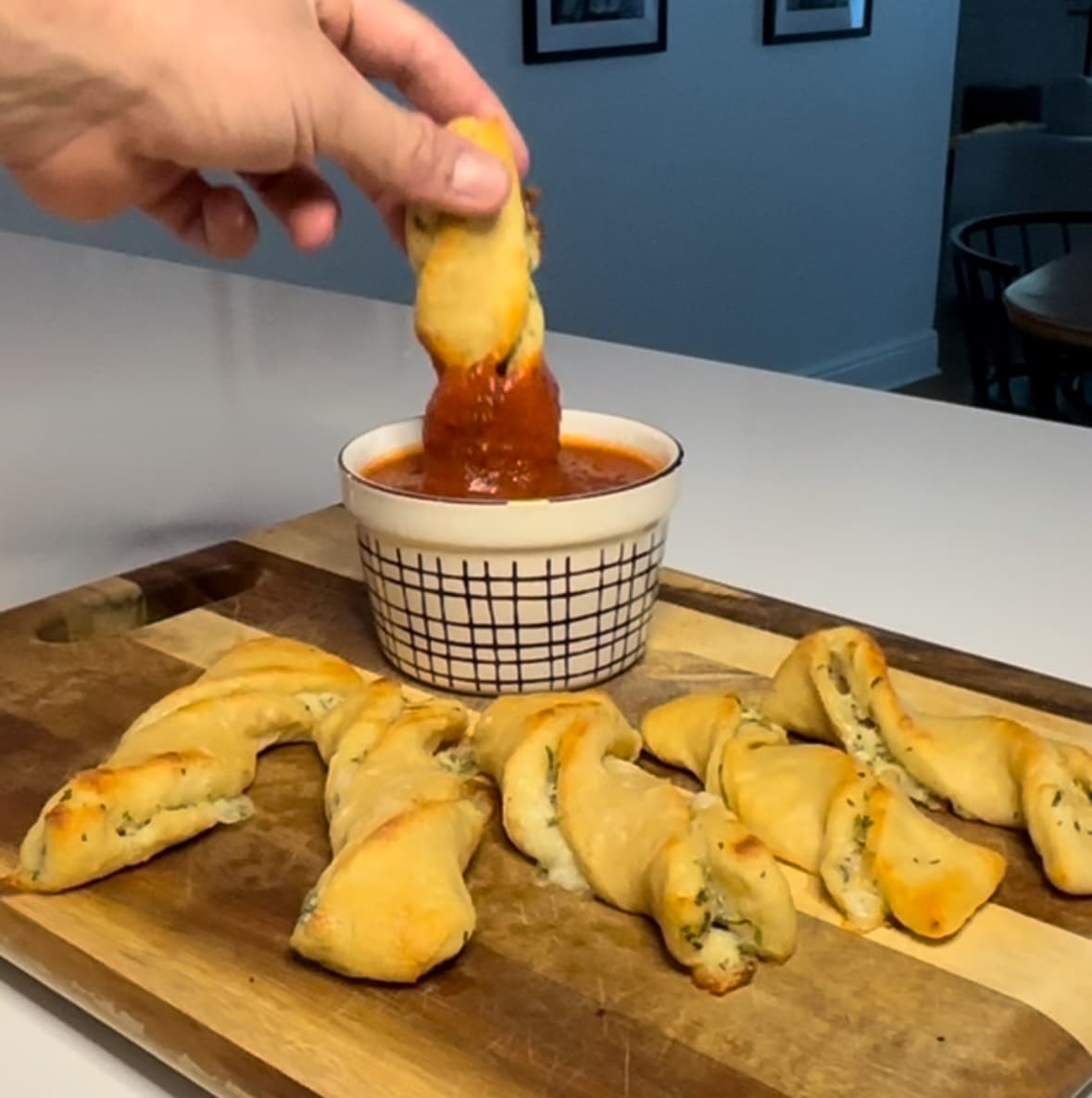 Cheesy Garlic Twists (High Protein / Low Carb)