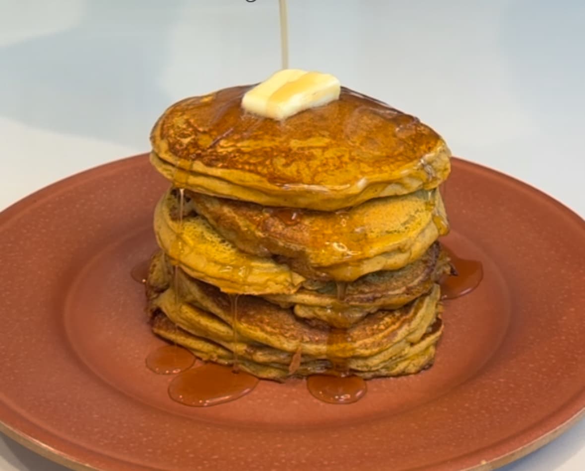 Simple Pumpkin Pancakes (High Protein / Low Carb)